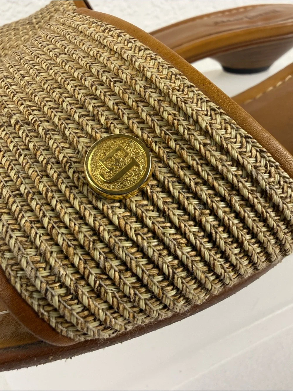 Tommy Hilfiger details brand